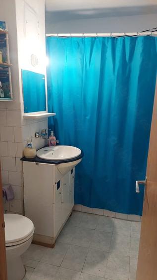 Apartament cu 4 camere decomandat în Lipovei