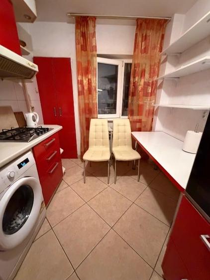 Apartament cu 4 camere decomandat, mobilat în Colentina