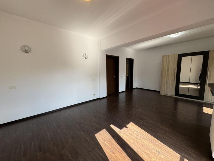 Duplex cu 6 camere cu Canalizare în Pipera