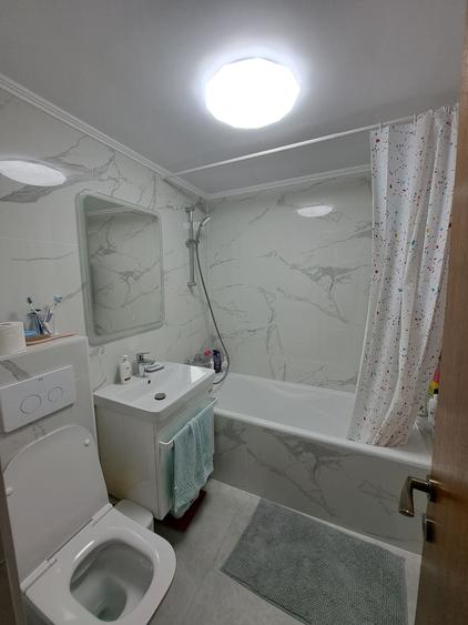 Apartament cu 3 camere decomandat în Crângași