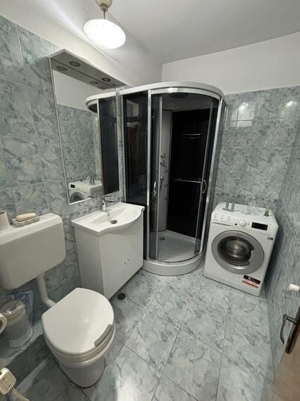 Apartament cu 3 camere decomandat în Exterior Vest