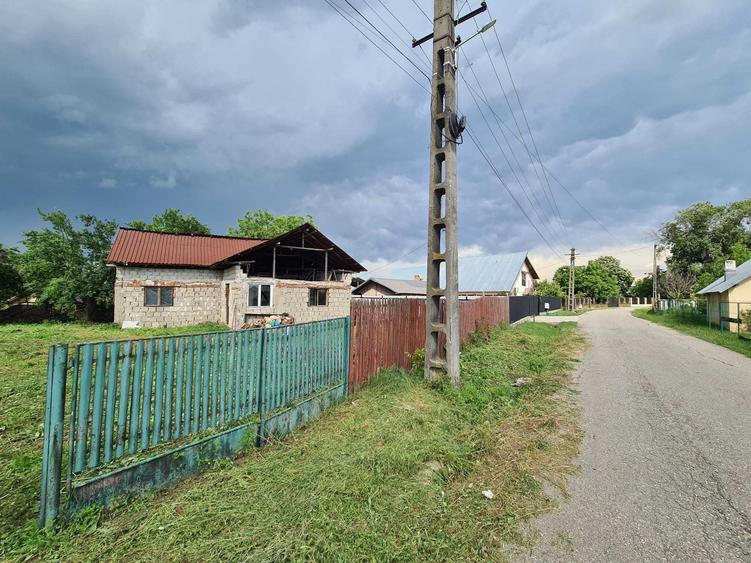 Teren de 1200 mp, în Oarja