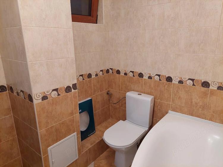 Apartament cu 3 camere decomandat în Tractorul