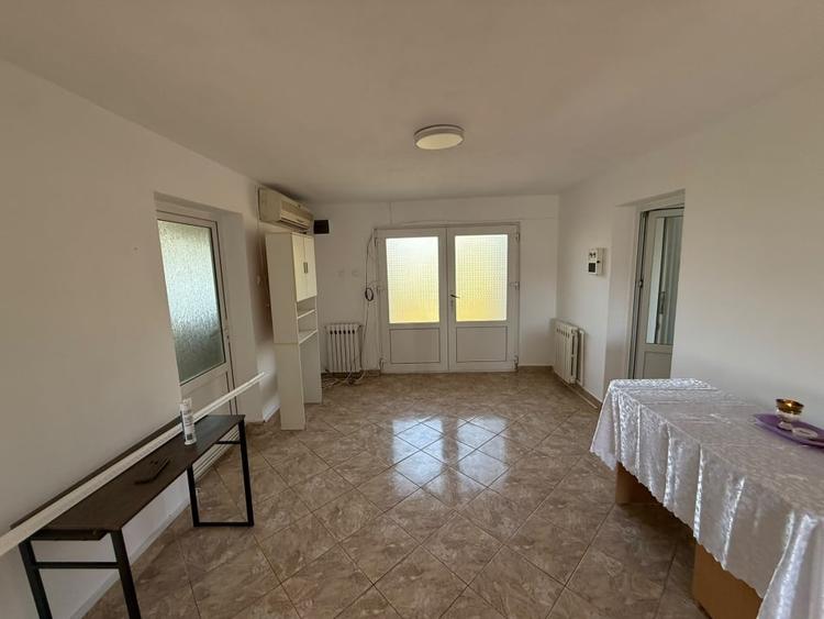 Apartament cu 3 camere decomandat în C5