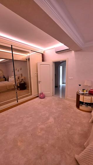 Casă cu 8 camere cu Piscina în Iancu Nicolae