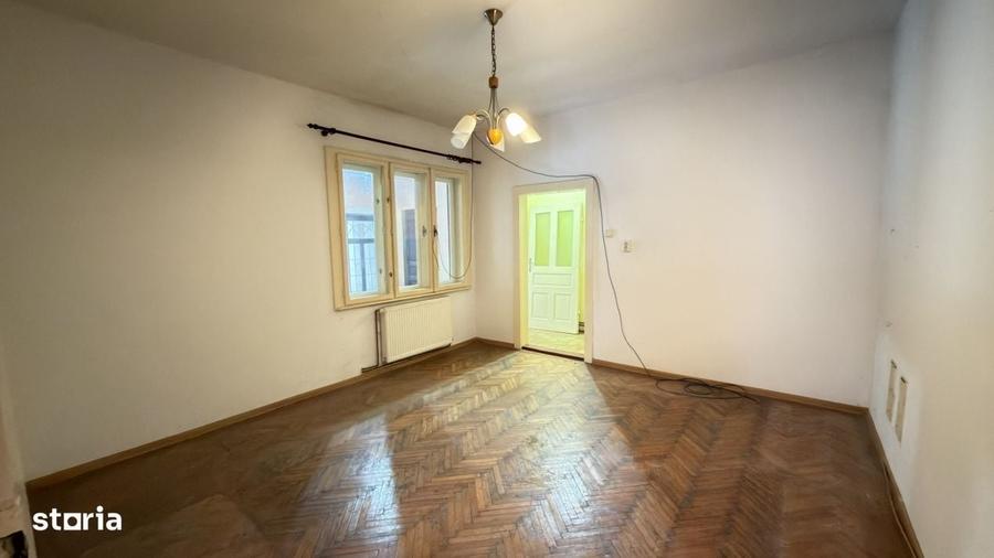 Casă cu 4 camere în Central
