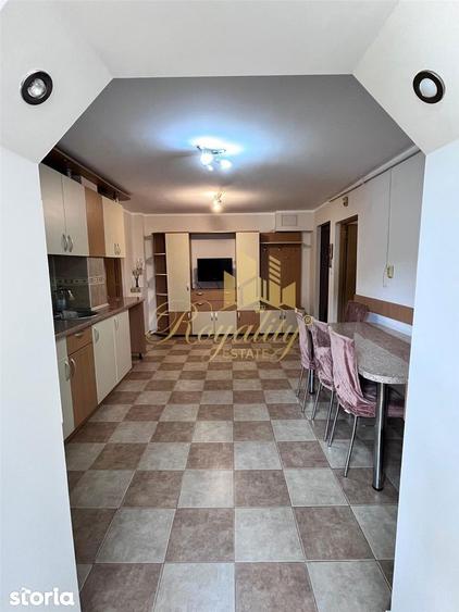 Apartament cu 3 camere decomandat, mobilat în Soarelui