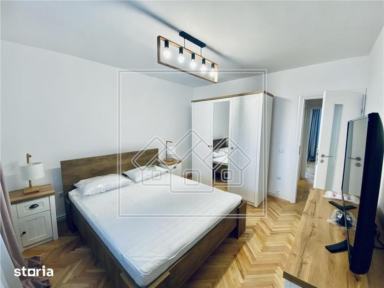 Apartament cu 3 camere decomandat în Turnișor