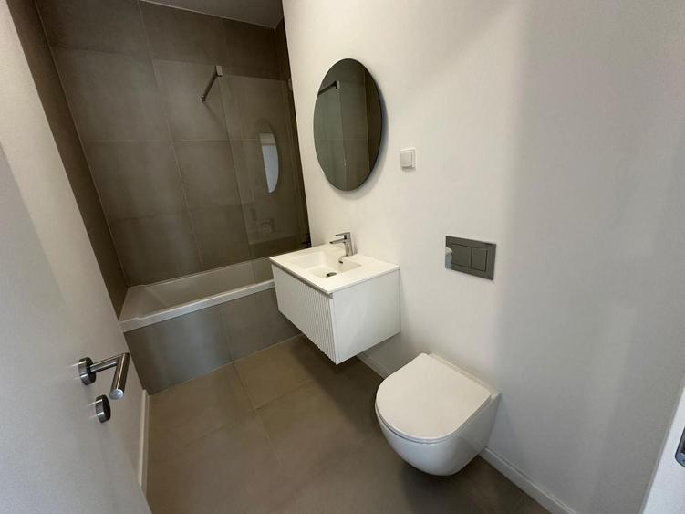 Apartament cu 3 camere, mobilat în Grivița