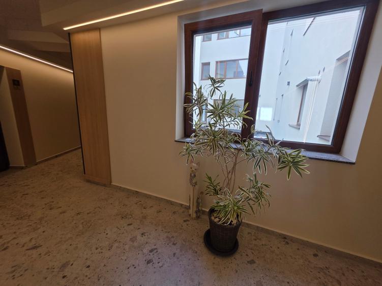 Apartament cu 2 camere decomandat în Tractorul