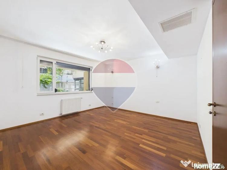 Apartament cu 3 camere decomandat în Nordului
