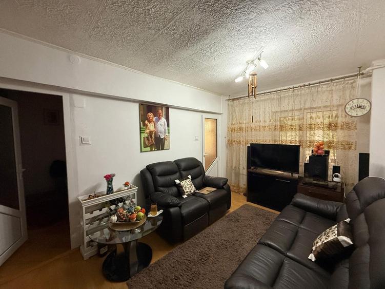 Apartament cu 2 camere,etaj 3, zona Ulpia - 13