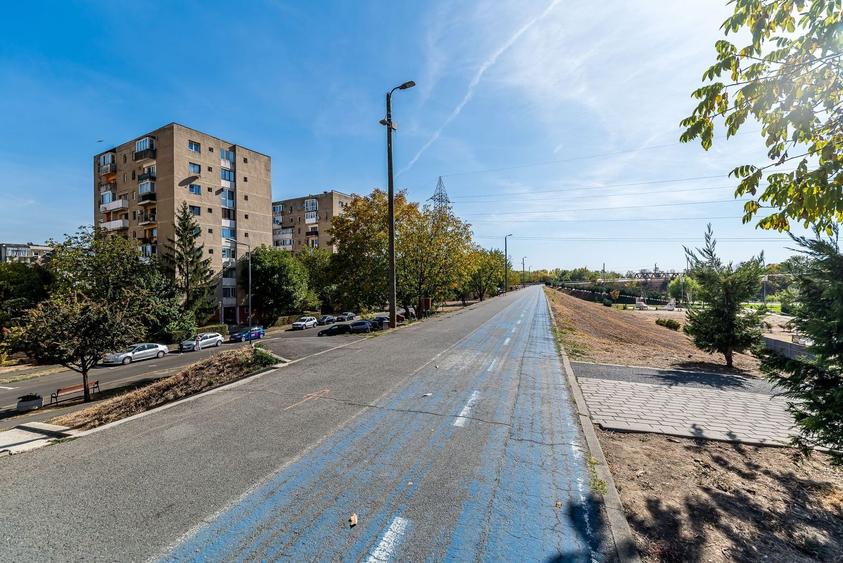 Apartament cu 5 camere semidecomandat în Micălaca