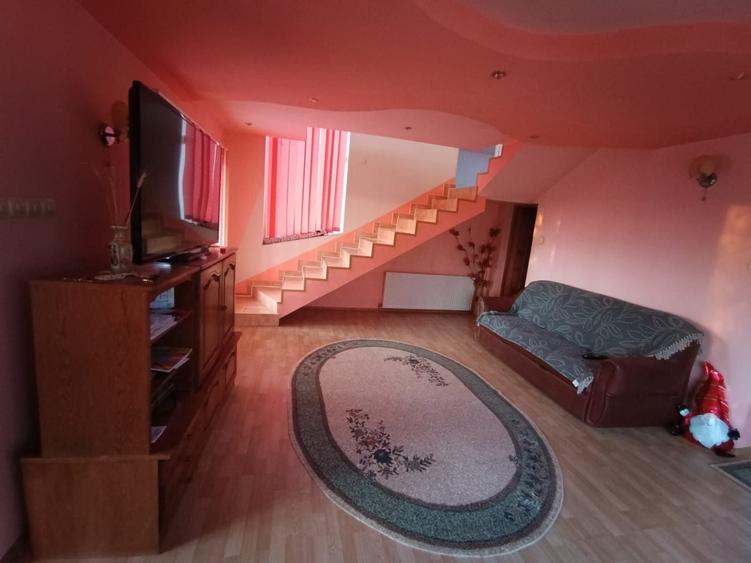Casă cu 4 camere în Exterior Vest