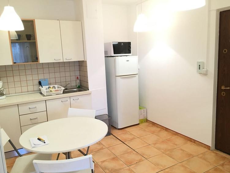 Apartament cu 3 camere, mobilat în Tineretului