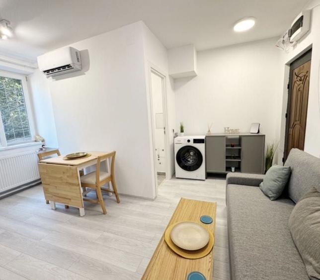 Apartament cu 2 camere semidecomandat în Eroii Revoluției