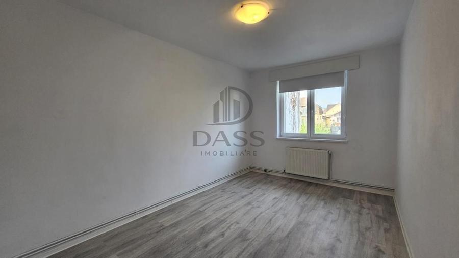 Apartament cu 4 camere decomandat, mobilat în Ștrand