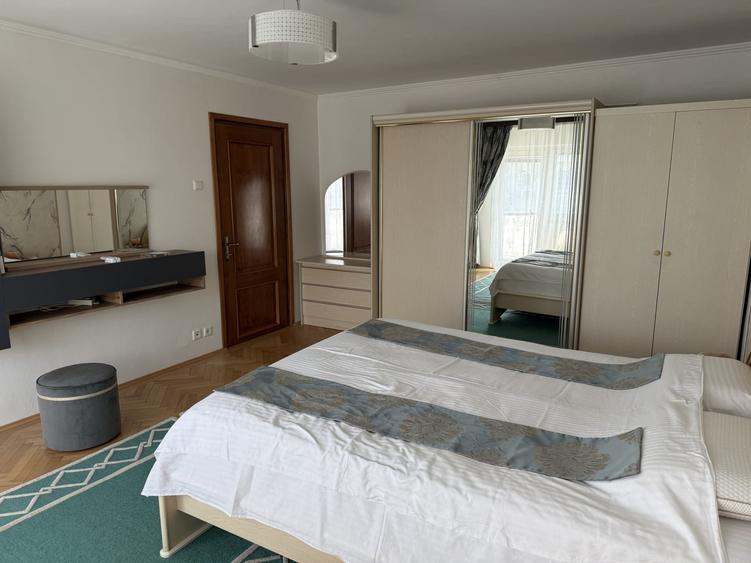 Apartament cu 3 camere decomandat, mobilat în Decebal