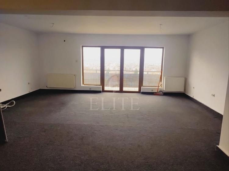 Apartament cu 4 camere semidecomandat în Andrei Mureșanu