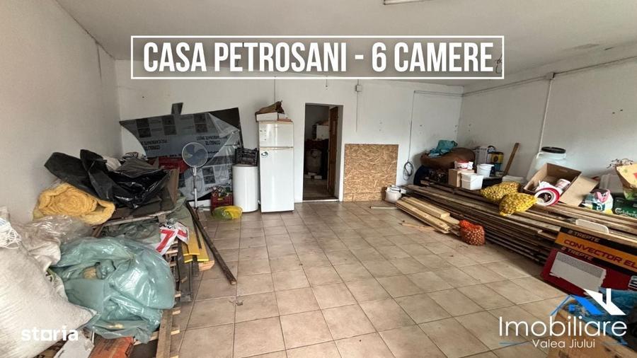 Casă cu 4 camere în Petrila