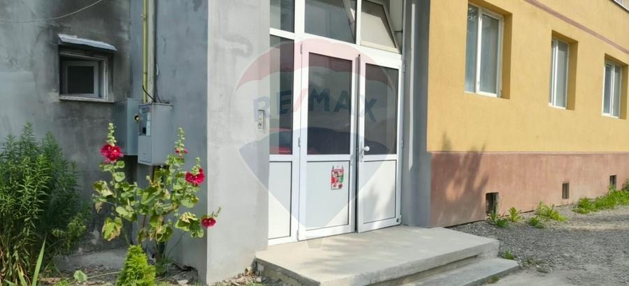 Apartament cu 3 camere semidecomandat, mobilat în Sud-Est