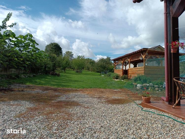 Casă cu 3 camere cu Teren 2135 Mp în Petrești