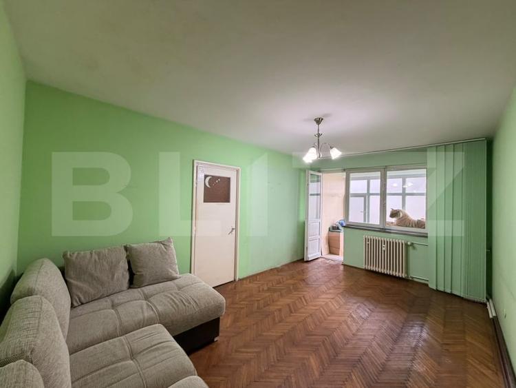 Apartament cu 2 camere semidecomandat, mobilat în Rovine