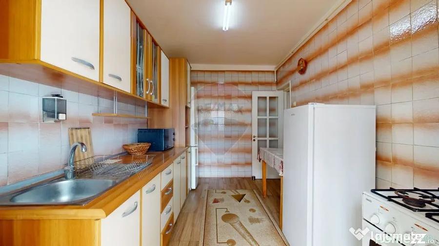 Apartament cu 3 camere decomandat în Eroilor