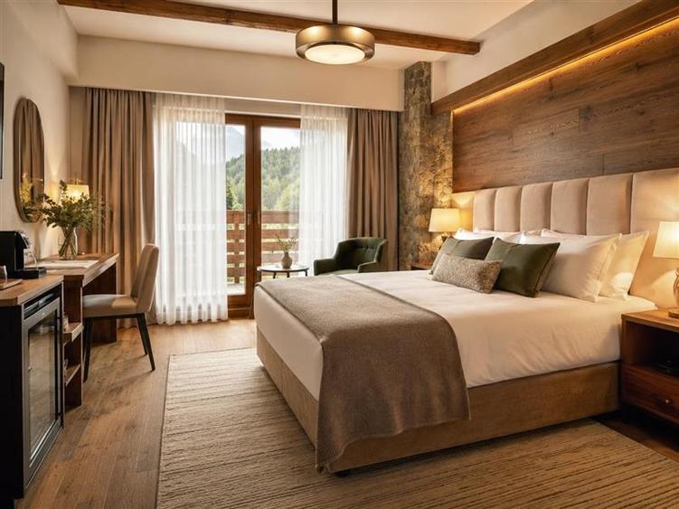 Hotel/Pensiune, de 1,200 mp, în Bran