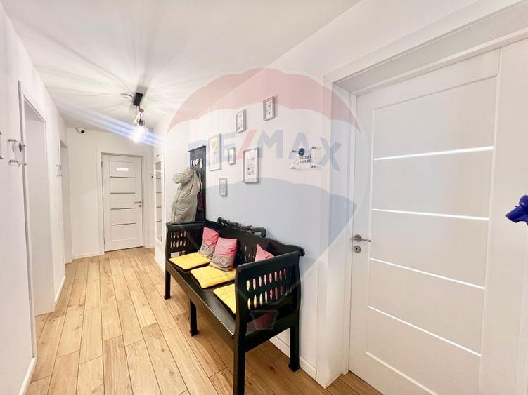 Casă cu 12 camere cu Teren 247 Mp în Decebal
