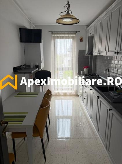 Apartament cu 4 camere decomandat în Titan