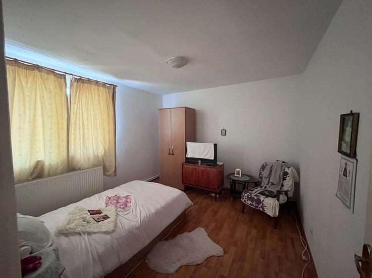 Apartament cu 4 camere decomandat în Micro 39