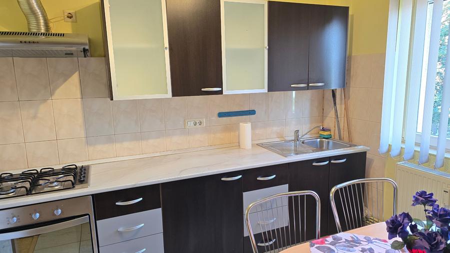 Apartament cu 21 camere decomandat în Bălcescu