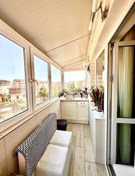 Apartament cu 3 camere decomandat, mobilat în Est