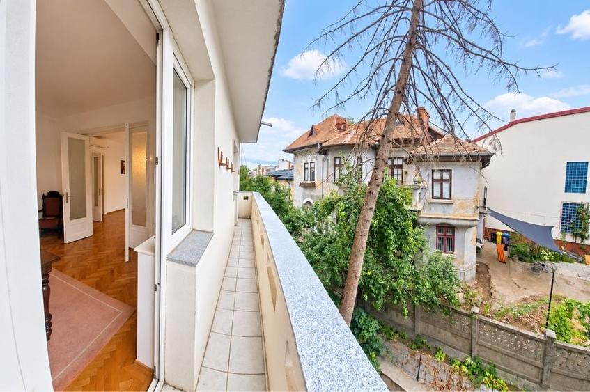Apartament cu 3 camere semidecomandat în Grădina Icoanei