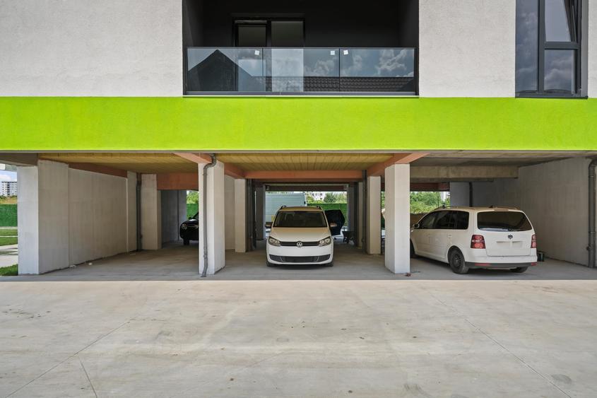 Penthouse cu 3 camere decomandat în Prelungirea Ghencea