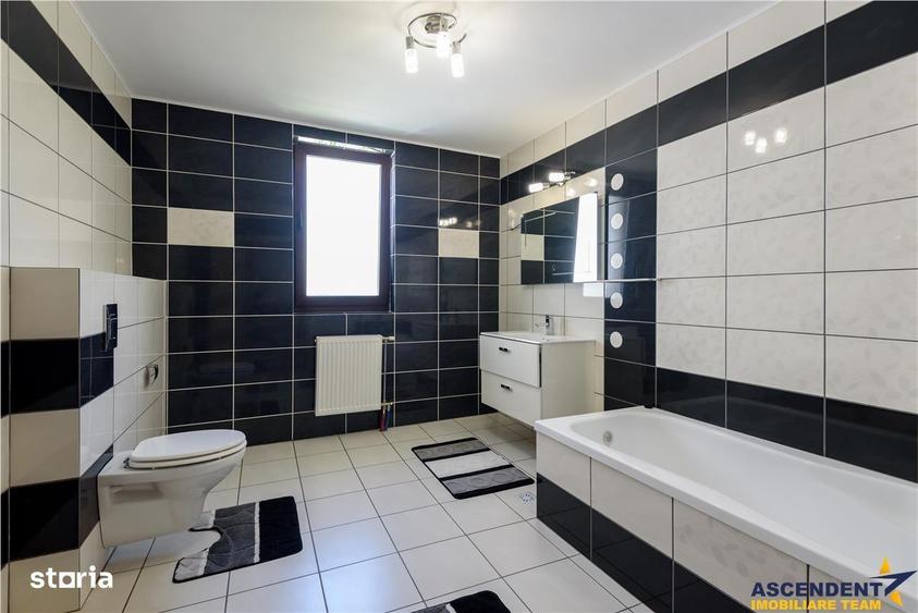 Casă cu 7 camere cu Canalizare în Tractorul