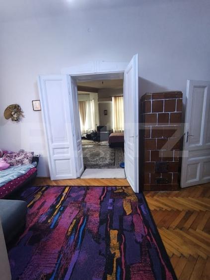 Apartament cu 5 camere decomandat, mobilat în Central