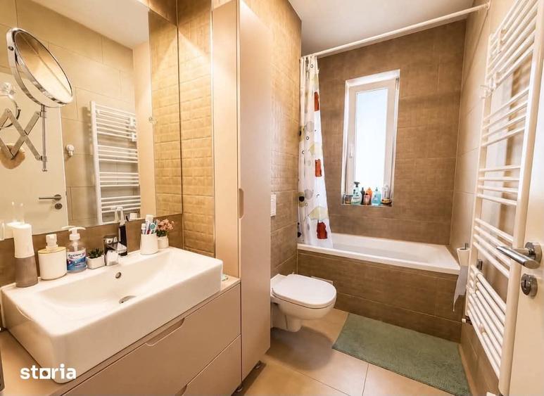 Apartament cu 3 camere decomandat în Tractorul