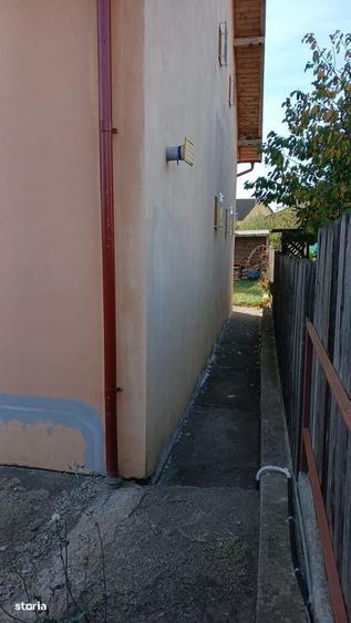 Casă cu 4 camere în Sânpetru