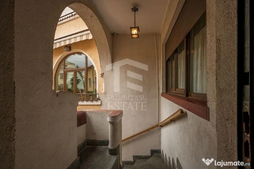 Casă cu 7 camere cu Teren 676 Mp în Romană