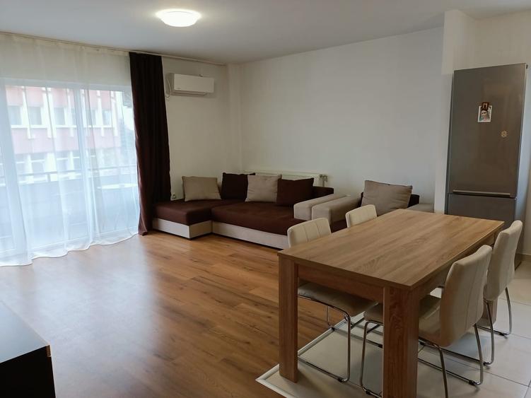 Apartament cu 3 camere semidecomandat în Central