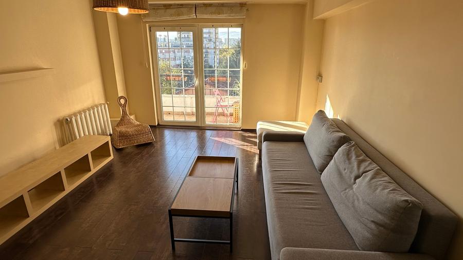 Apartament cu 3 camere semidecomandat în Mărăști