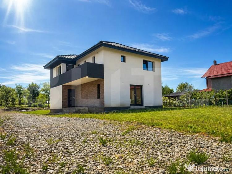 Casă cu 4 camere cu Teren 300 Mp în Șișești