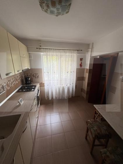 Apartament cu 4 camere decomandat, mobilat în Sud-Vest