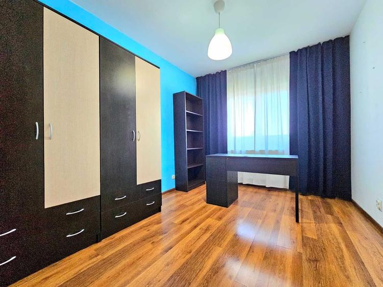 Apartament cu 3 camere decomandat în Tineretului