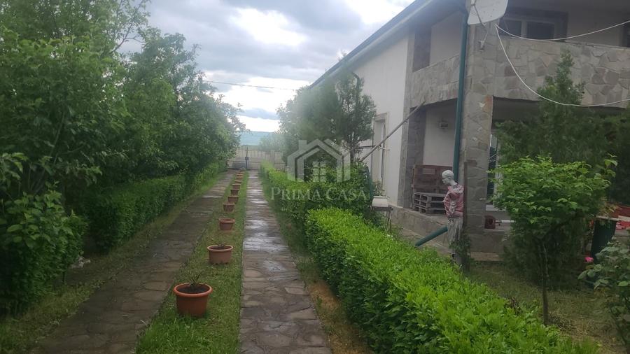 Casă individuală cu 5 camere cu Canalizare în Spătaru