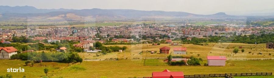 Casă cu 5 camere cu Teren 6700 Mp în Central