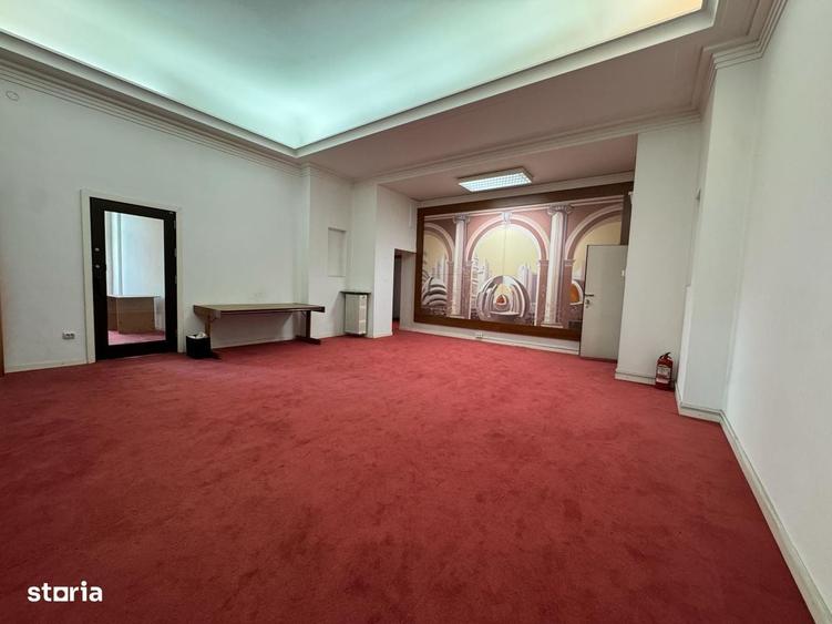 Spațiu comercial, de 3,500 mp, în Romană