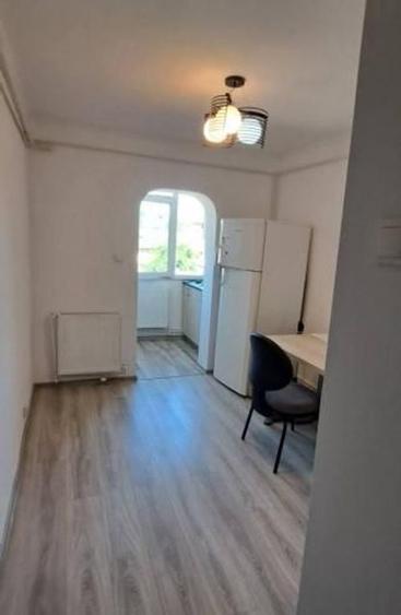 Apartament cu 2 camere decomandat în Podul de Fier